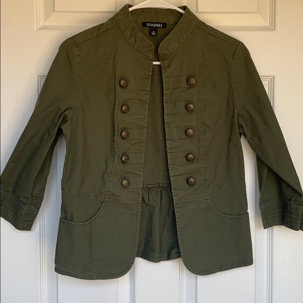 Green 3/4 sleeve blazer